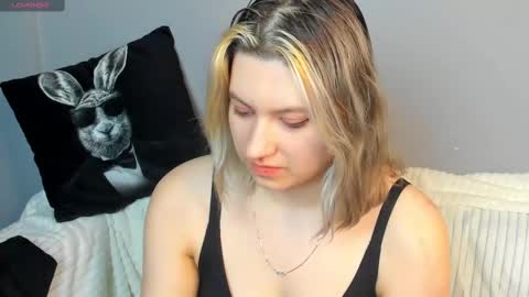 Snapshot of chloebloss0m chatting on February 20, 5:12 am Boni online show from February 20, 5:12 am