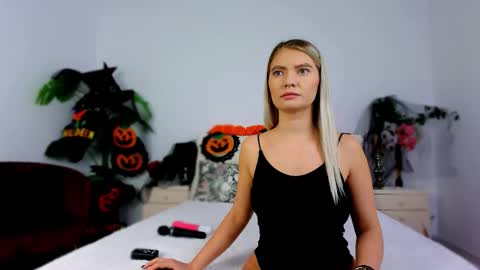Snapshot of chloecheryy chatting on October 21, 4:38 am Chloe online show from October 21, 4:38 am