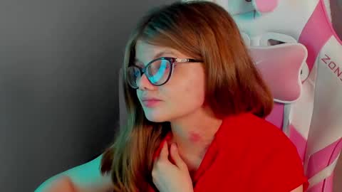 ChloeHalses online show from March 28, 7:02 pm