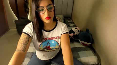 Snapshot of chloeharlan_ chatting on October 21, 1:09 am Laura independent model online show from October 21, 1:09 am