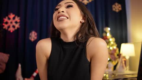 chloemin_ online show from December 20, 9:13 am