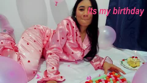 Snapshot of chloeturner_ chatting on December 23, 11:57 am ChloeTurner online show from December 23, 11:57 am