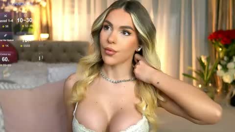 Chloe online show from April 16, 8:30 pm