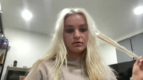 Chloe Babe online show from January 8, 8:07 am