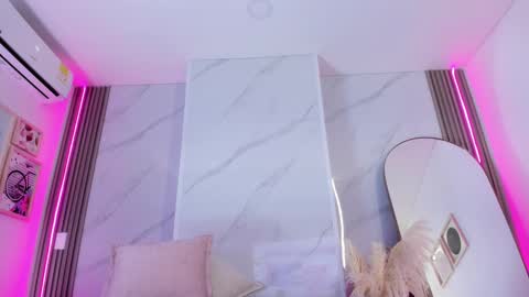 Snapshot of chlooee_ chatting on February 19, 1:08 am Chlooe online show from February 19, 1:08 am