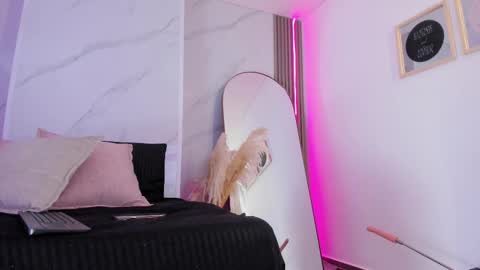 Snapshot of chlooee_ chatting on March 1, 9:48 pm Chlooe online show from March 1, 9:48 pm
