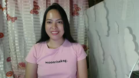 Snapshot of christine_scott chatting on January 18, 12:04 pm christine_scott online show from January 18, 12:04 pm