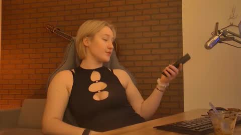 Cin Bellamy online show from February 15, 7:51 am