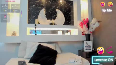 Cinthya  online show from October 3, 12:10 pm