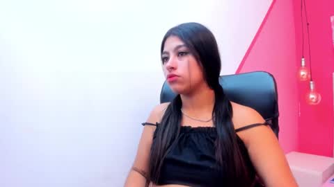 Snapshot of claire_aristizabal chatting on January 6, 12:02 pm claire aristizabal online show from January 6, 12:02 pm