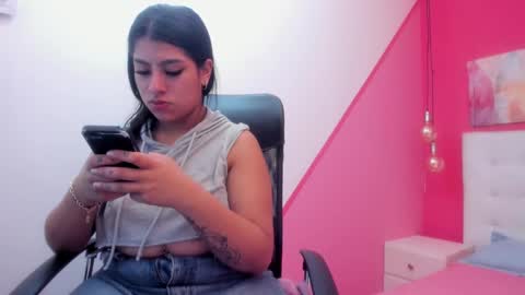 Snapshot of claire_aristizabal chatting on January 26, 4:09 am claire aristizabal online show from January 26, 4:09 am