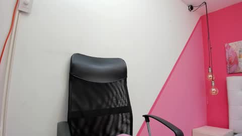Snapshot of claire_aristizabal chatting on February 26, 3:57 am claire aristizabal online show from February 26, 3:57 am