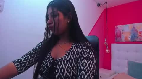 Snapshot of claire_aristizabal chatting on February 19, 3:17 am claire aristizabal online show from February 19, 3:17 am
