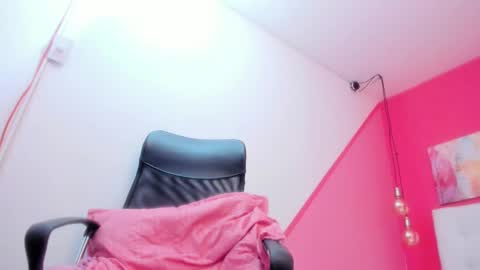 Snapshot of claire_aristizabal chatting on January 28, 12:22 pm claire aristizabal online show from January 28, 12:22 pm