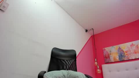 Snapshot of claire_aristizabal chatting on February 20, 4:07 am claire aristizabal online show from February 20, 4:07 am