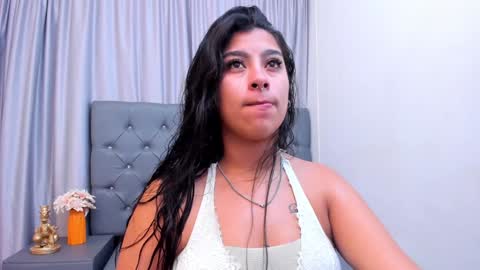 Snapshot of claire_aristizabal chatting on December 4, 12:14 pm claire aristizabal online show from December 4, 12:14 pm