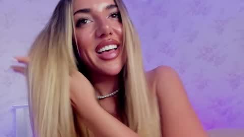 Snapshot of clarahazell chatting on October 15, 5:43 am ClaraHazel online show from October 15, 5:43 am