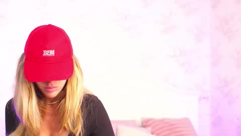 ClaraHazel online show from November 18, 4:24 am