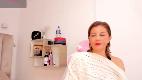 clhoe_johnson_ online show from October 6, 11:49 am