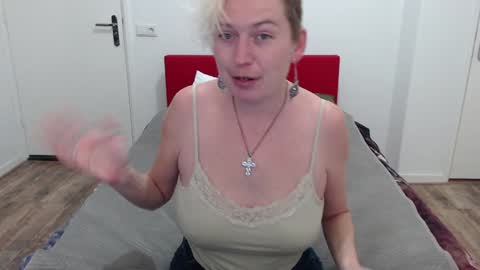 Snapshot of clittytastic chatting on February 6, 9:22 am Syl online show from February 6, 9:22 am
