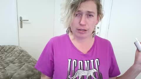 Syl  online show from December 17, 2:32 pm