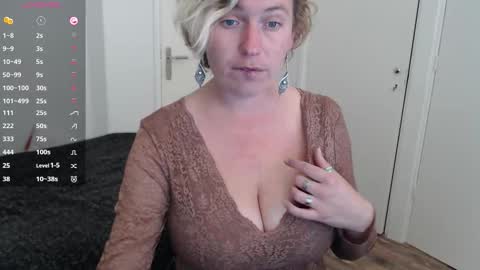 Snapshot of clittytastic chatting on October 7, 2:10 pm Syl online show from October 7, 2:10 pm