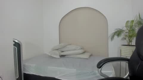 Cloe  online show from December 16, 3:29 pm