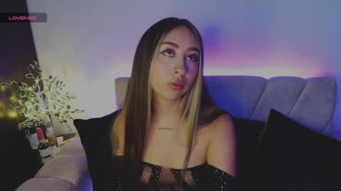cloe_martinezz_ online show from May 20, 12:51 am