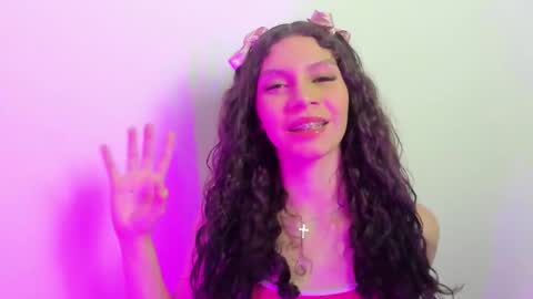 cloee20_ online show from December 19, 2:48 am