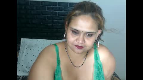 clover_spice21 online show from November 27, 7:06 pm