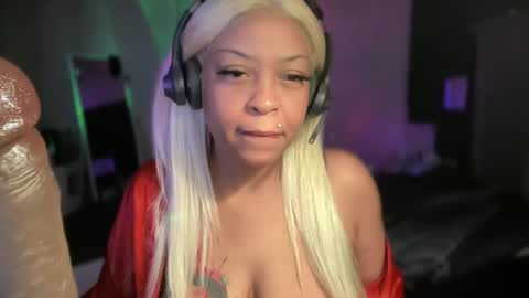 Snapshot of cocanutt_ chatting on December 31, 3:42 pm CocaNutt online show from December 31, 3:42 pm