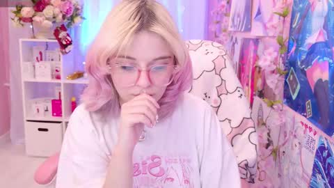 Mia online show from December 19, 9:40 pm