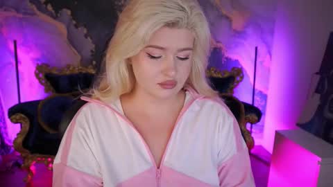 Snapshot of cocosecretss chatting on October 13, 7:00 am onlyfans amyleyy online show from October 13, 7:00 am