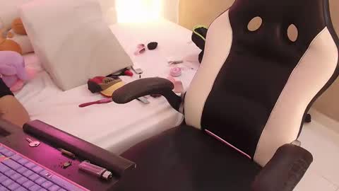 coffe_eyes online show from October 31, 8:29 am