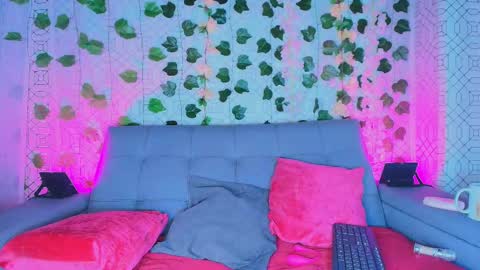 Snapshot of colett_hall chatting on September 28, 12:32 pm colett online show from September 28, 12:32 pm