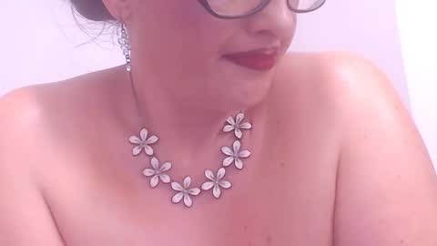 Snapshot of college_dream_bbw chatting on December 20, 5:18 pm Maddison online show from December 20, 5:18 pm
