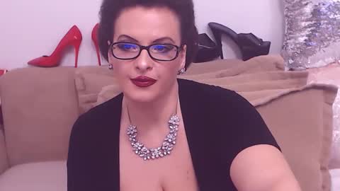 Snapshot of college_dream_bbw chatting on February 14, 11:31 am Maddison online show from February 14, 11:31 am
