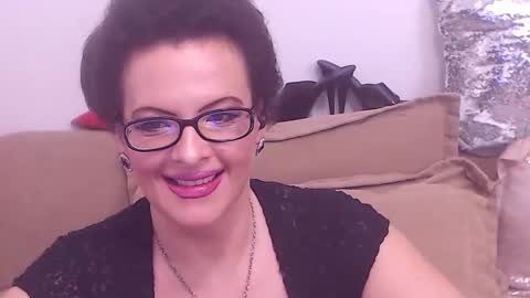 Snapshot of college_dream_bbw chatting on March 2, 1:20 pm Maddison online show from March 2, 1:20 pm