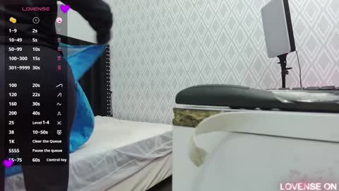 Snapshot of colombia_mommy_ chatting on March 8, 12:39 pm GRETCHEN online show from March 8, 12:39 pm