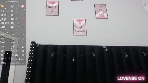 Snapshot of colombia_mommy_ chatting on January 9, 12:30 pm GRETCHEN online show from January 9, 12:30 pm