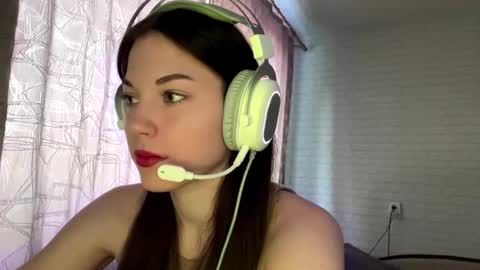 Snapshot of conchitaderricott chatting on October 2, 3:11 am Bella online show from October 2, 3:11 am