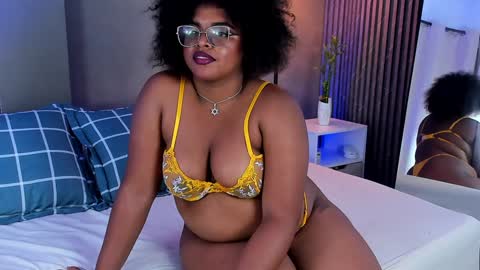 conielaurenth online show from January 13, 11:17 pm