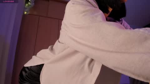 Snapshot of connie_deep chatting on December 22, 4:27 pm connie online show from December 22, 4:27 pm