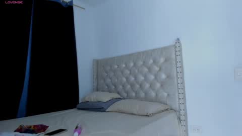 Snapshot of coralinej0nes chatting on September 18, 9:35 pm Coraline online show from September 18, 9:35 pm