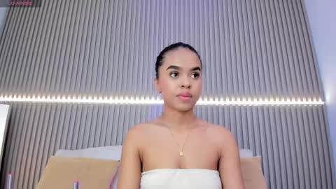 coralineross_ online show from September 23, 10:57 am