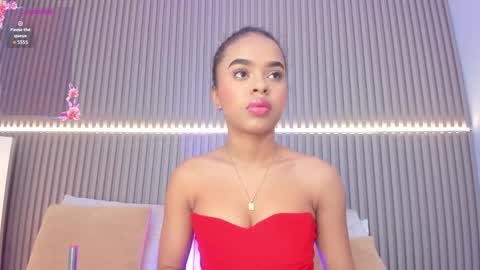 coralineross_ online show from September 22, 10:46 am