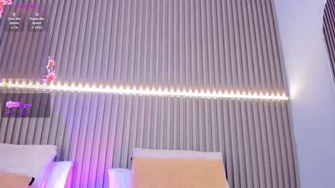 coralineross_ online show from September 11, 11:21 am