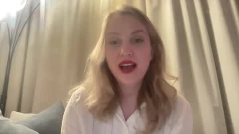 cosmo_blondiee online show from September 16, 3:31 pm