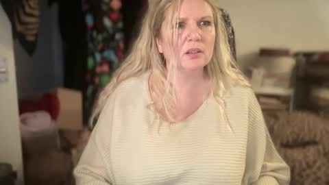 Mollie online show from December 18, 1:05 pm