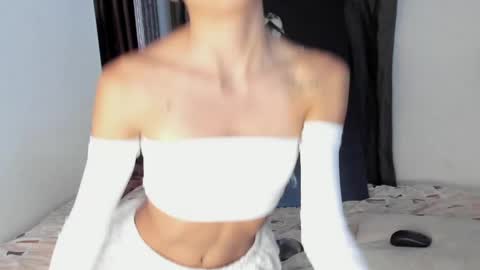 couple_funnyy online show from May 16, 2:03 am